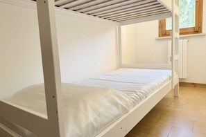 3 bedrooms, bed sheets - N034 - Numana, large apartment with terrace (Sirolo)
