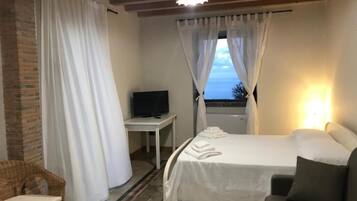 4 bedrooms, WiFi, bed sheets