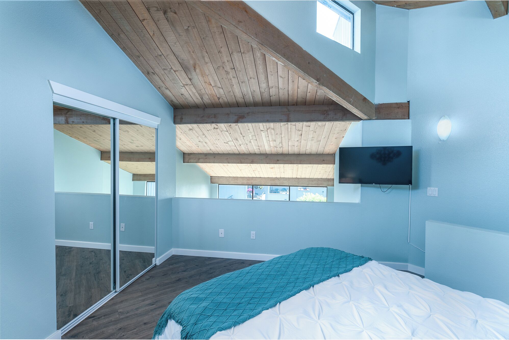 2 室のベッドルーム、デスク、アイロン / アイロン台、WiFi (無料)