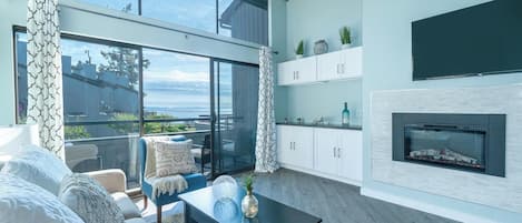 Smart TV, chimenea y tenis de mesa