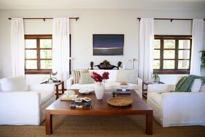 Smart TV, videojuegos, tenis de mesa y libros