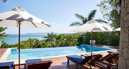 Nuevo en el mercado! Lujosa villa de 4 dormitorios con vista al mar y piscina infinita
