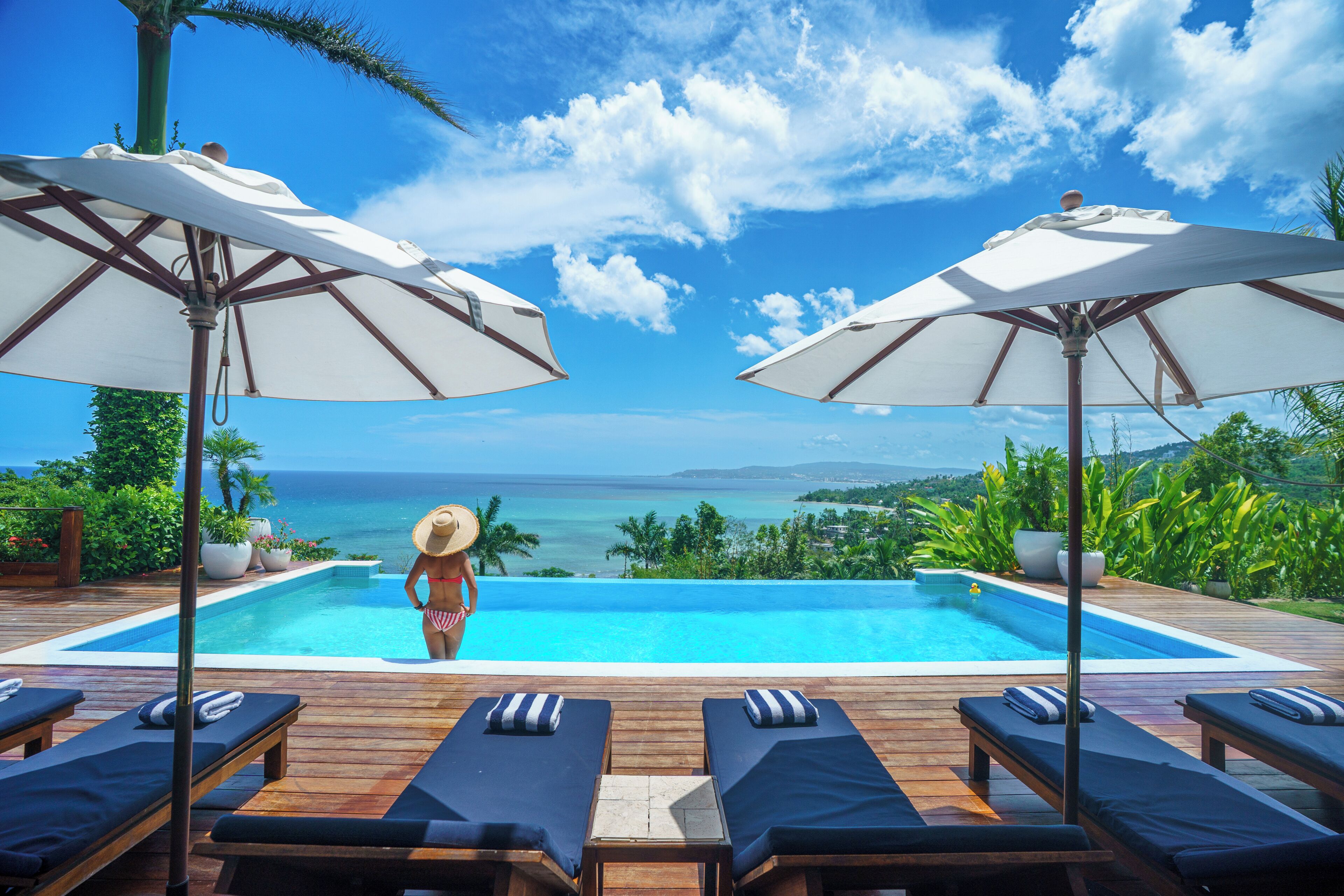 Ocean view an infinity pool from the veranda