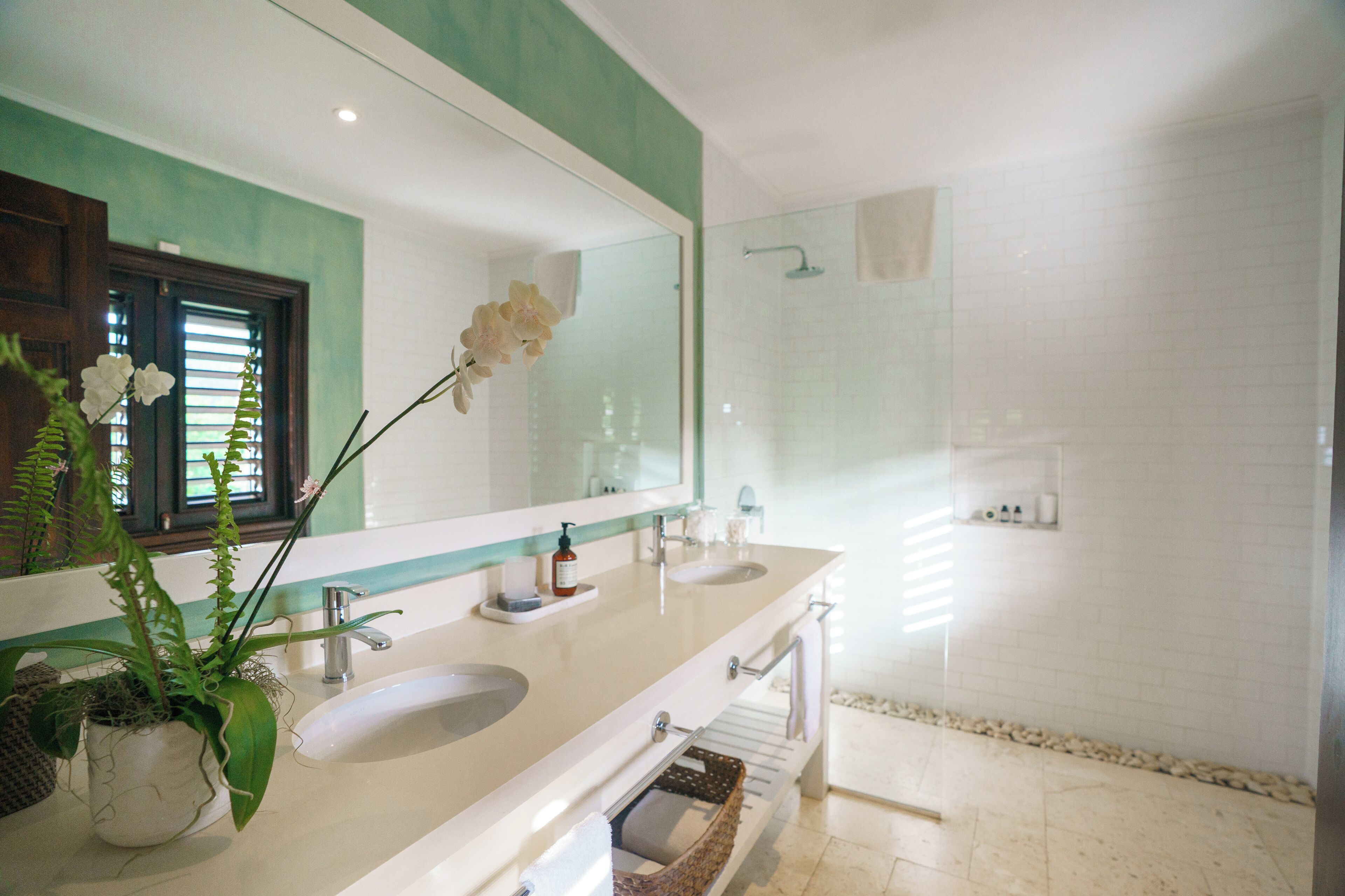 Bathtub, rainfall showerhead, hair dryer, towels