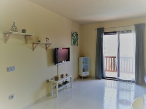 Fernseher, Tischtennisplatte