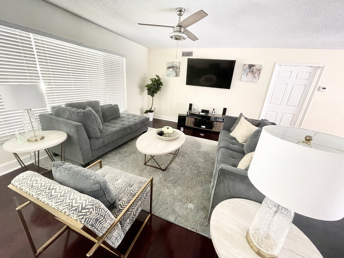 Ft Lauderdale getaway HEATED POOL sleeps 6-8