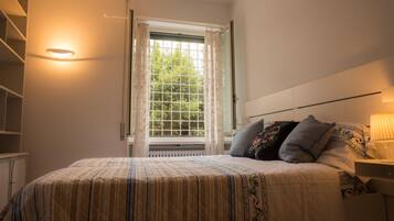 2 bedrooms, desk, iron/ironing board, travel cot