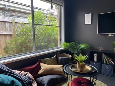 Tropical Ocean Vibe Holiday House in Strathpine