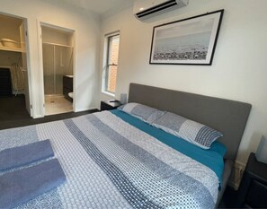 4 bedrooms, desk, iron/ironing board, travel crib