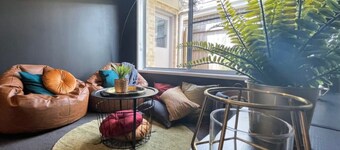 Tropical Ocean Vibe Holiday House in Strathpine