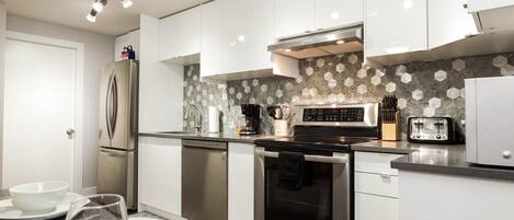 Fridge, microwave, oven, stovetop