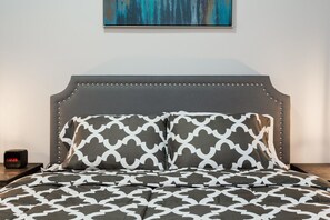 2 Schlafzimmer, Schreibtisch, schallisolierte Zimmer