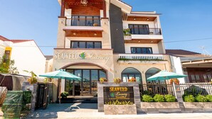 A multi-story building with a sign reading "Seaweed Luxury Villa & Spa". - Seaweed Luxury Villa&Spa (Da Nang)