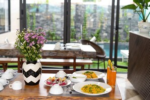 Free daily buffet breakfast