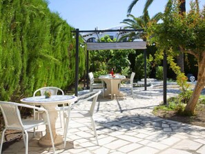 Outdoor dining - Vacation home Rafol by Interhome (Calpe/Calp)