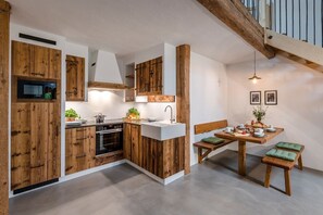 KĂŒhlschrank, Mikrowelle, Ofen, Herdplatte