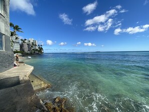 Ligstoelen aan het strand, strandlakens