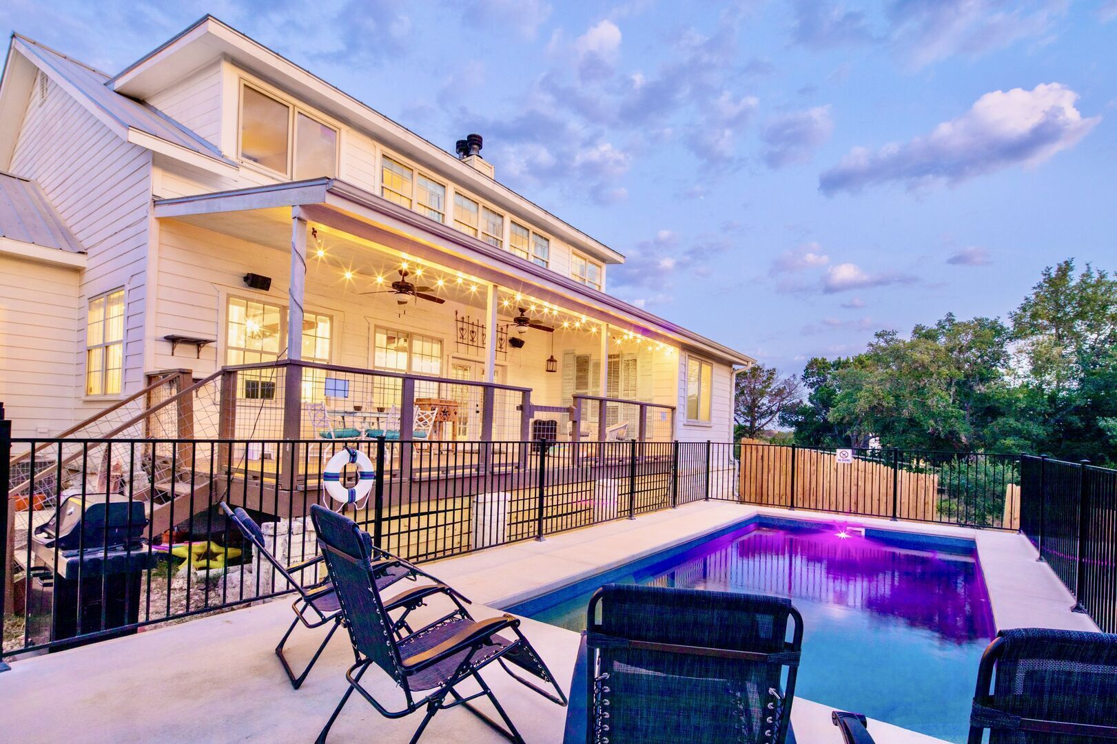 Stone Ridge Retreat- Bliss at Canyon Lake! Swimming pool, sleeps 12!