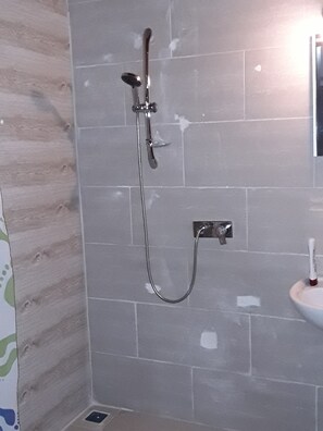 Apartemen Keluarga, 1 kamar tidur | Shower kamar mandi