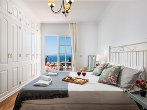 3 bedrooms, iron/ironing board, Internet, bed sheets