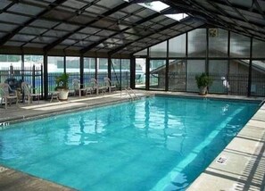 Sisäuima-allas, ulkouima-allas