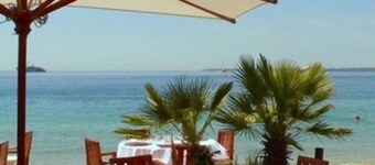 Asunto 50 metrin päässä rannalta Juan Les Pinsissä vuokrattavana