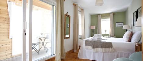 3 habitaciones, tabla de planchar con plancha, wifi y ropa de cama