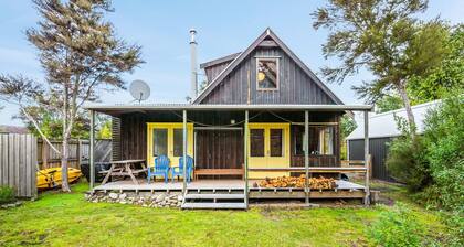 Parehopu Lake House - Taupo Holiday Home