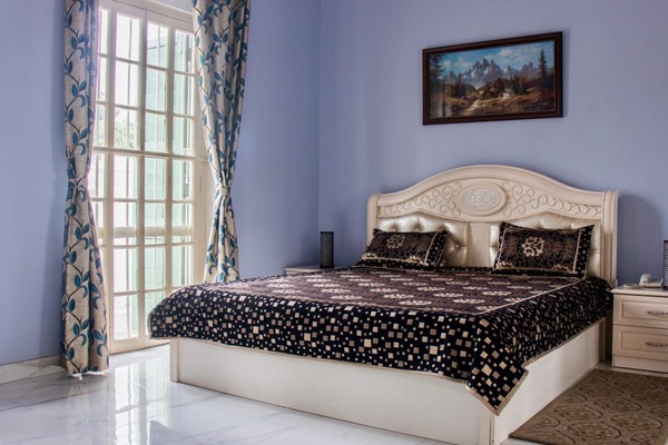 Espacio para trabajar con laptop, cortinas blackout y wifi gratis