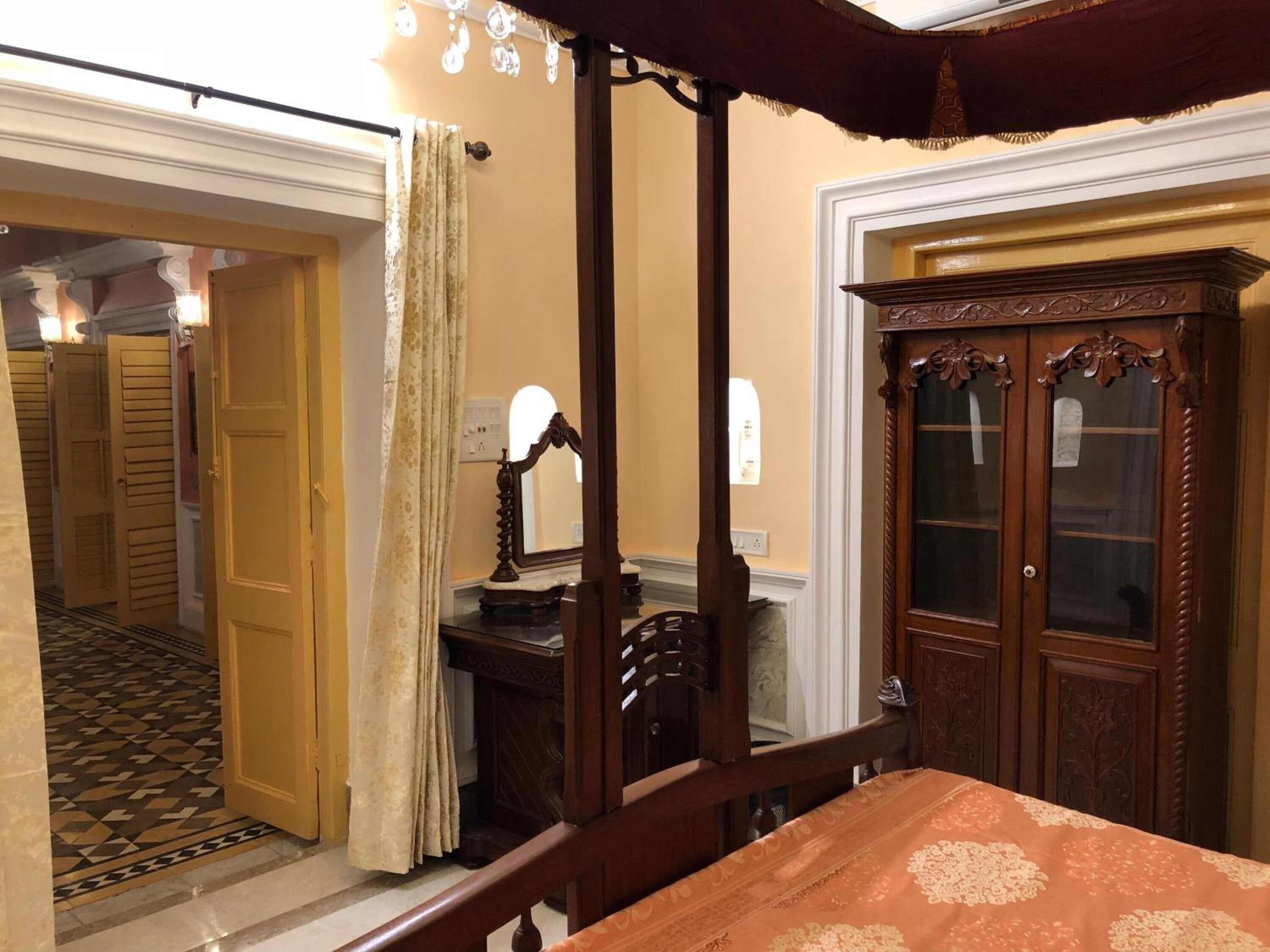 Laptop workspace, blackout curtains, free WiFi