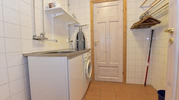 Kylskåp, mikrovågsugn, ugn och spishäll