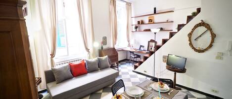 Căn hộ, 1 phòng ngủ | Khu phòng khách | TV