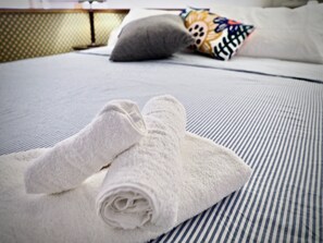 Apartment, 1 Bedroom | 1 bedroom, desk, free WiFi, bed sheets - Caratteristica Dimora Degli Incrociati (Genoa)