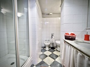 Apartment, 1 Bedroom | Bathroom | Shower, rainfall showerhead, hair dryer, bidet
