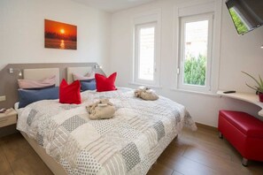 4 bedrooms, in-room safe, iron/ironing board, travel cot