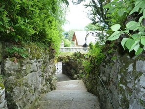 Property grounds - F2 in residence classified from 1 to 4 people (Aix-Les-Bains)