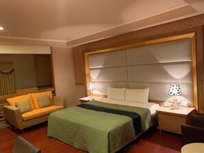 Quarto casal | Camas extras/dobráveis (sobretaxa), Wi-Fi de cortesia, roupa de cama