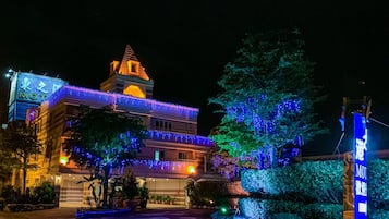 Depan hartanah - siang/malam