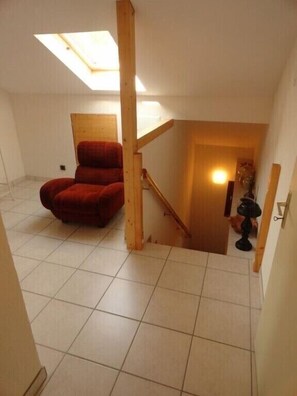 Interior - Spacious house with large fenced garden (Cernon)