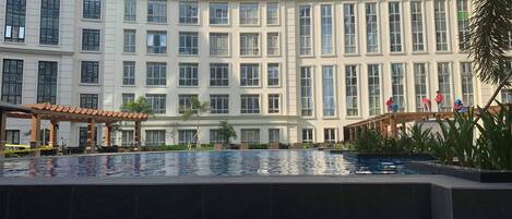 حمّام سباحة خارجي