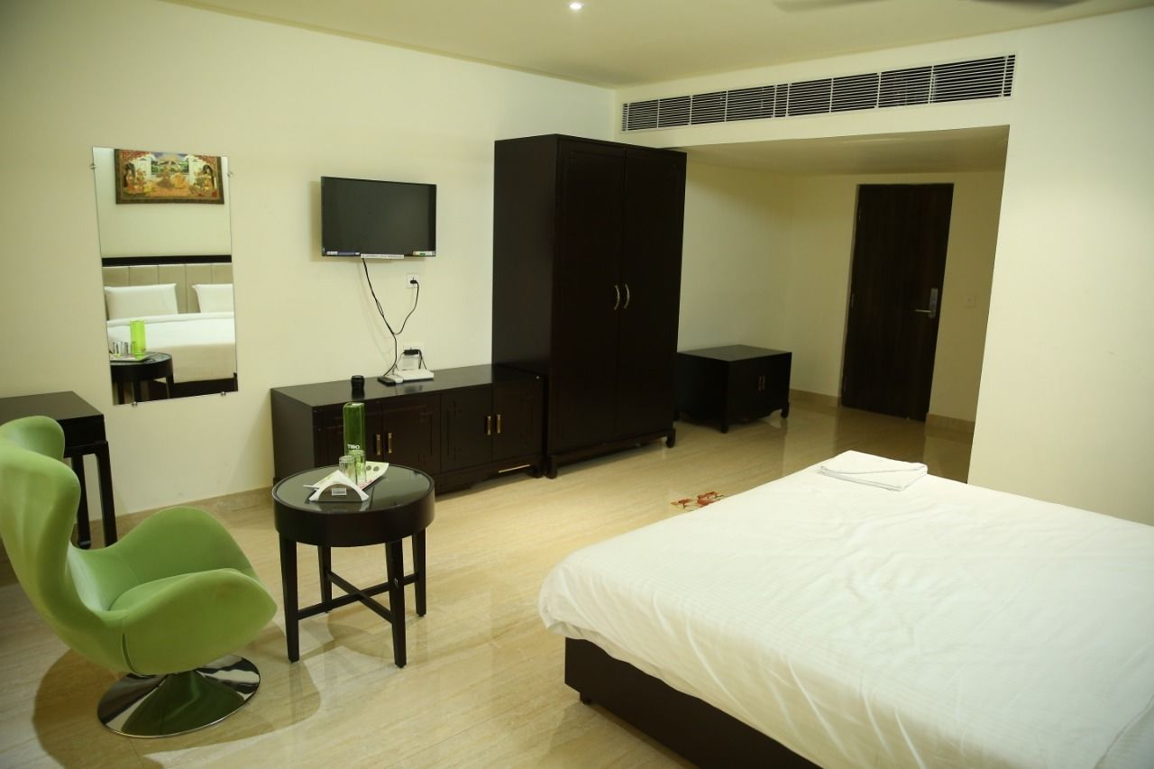 Egyptian cotton sheets, premium bedding, memory-foam beds