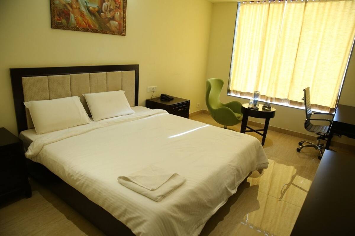 Egyptian cotton sheets, premium bedding, memory-foam beds, desk