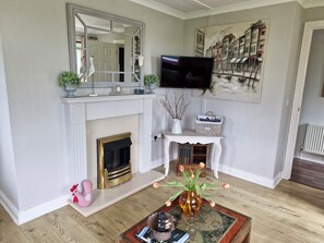 Télévision, lecteur de DVD, chaîne hi-fi