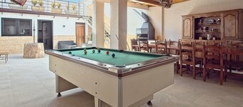 Accommodation for groups and village with special charm, 20 minutes from LEÓN.