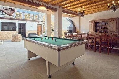 Accommodation for groups and village with special charm, 20 minutes from LEÓN.