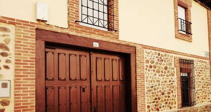 Accommodation for groups and village with special charm, 20 minutes from LEÓN.