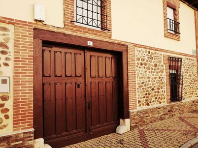 Accommodation for groups and village with special charm, 20 minutes from LEÓN.