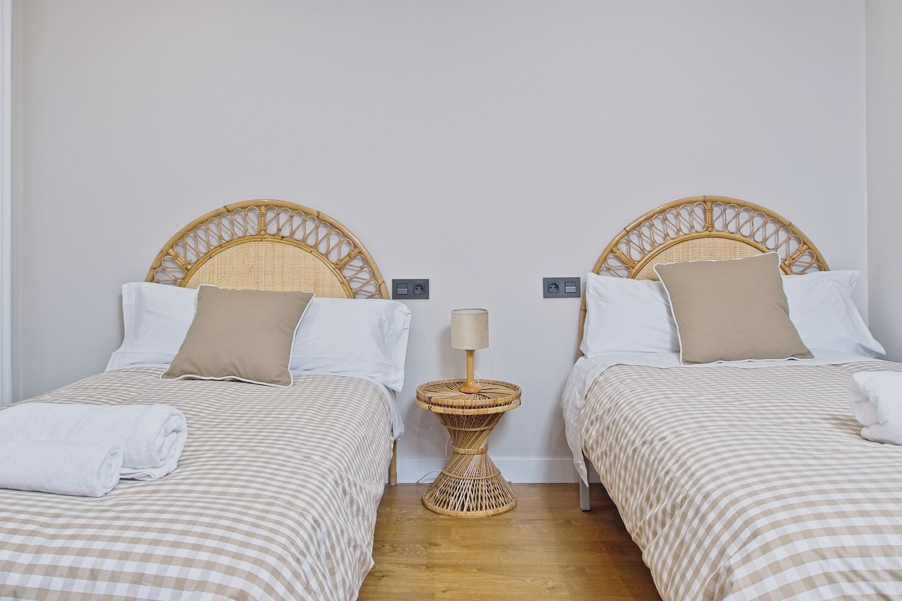 8 slaapkamers, een bureau, een strijkplank/strijkijzer, gratis wifi