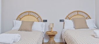 Accommodation for groups and village with special charm, 20 minutes from LEÓN.