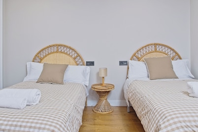 Accommodation for groups and village with special charm, 20 minutes from LEÓN.
